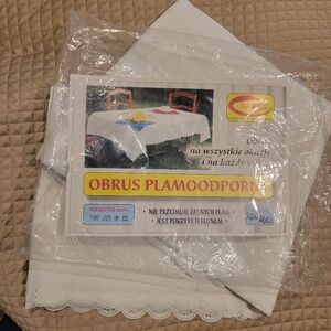 NWT Stain resistant tablecloth